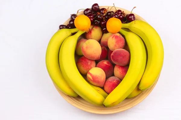 Cuenco de madera de frutas mixtas — Foto de Stock