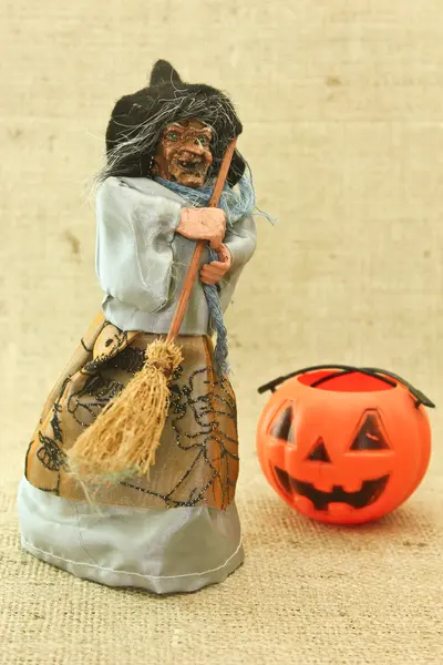 Halloween-hátborzongató ronda boszorkányok és Jack Lantern tök — Stock Fotó