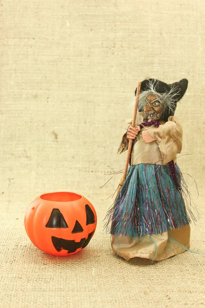 Кривые ведьмы на Хэллоуин и Джек Лэнд Тыква — стоковое фото