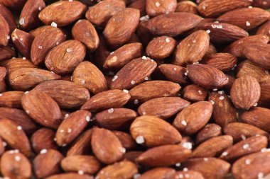 Kavrulmuş badem fındık tuzlu