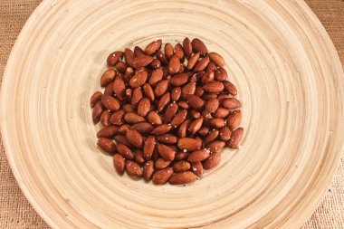 Kavrulmuş badem fındık tuzlu