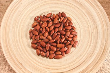 Kavrulmuş badem fındık tuzlu