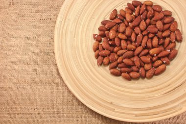 Kavrulmuş badem fındık tuzlu