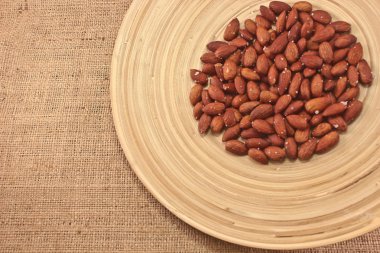 Kavrulmuş badem fındık tuzlu