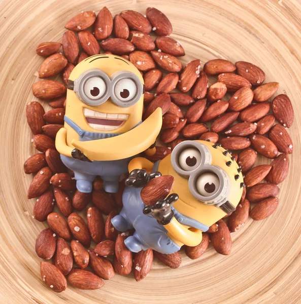 Kavrulmuş badem fındık tuzlu