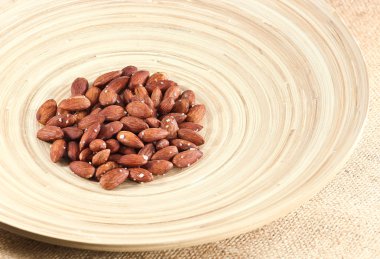 Kavrulmuş badem fındık tuzlu