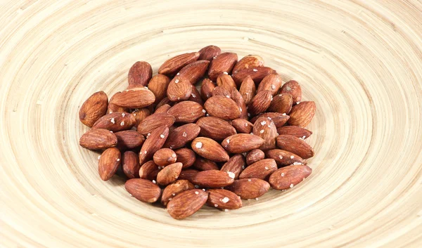 Nueces de almendras asadas saladas — Foto de Stock