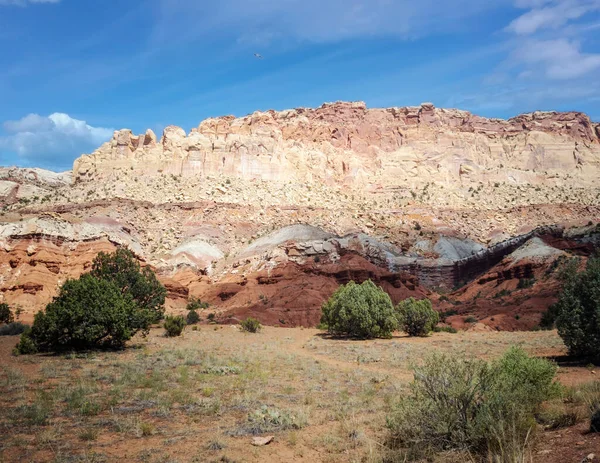 Unbelievable Sandstone Cliff Superlative Domes Tumbleweeds Hot Summer Partly Cloudy — Stock Photo, Image