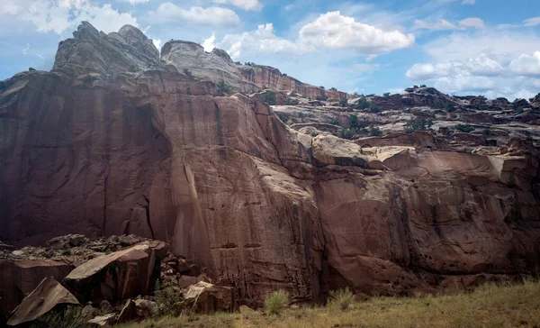 Unbelievable Sandstone Cliff Superlative Domes Tumbleweeds Hot Summer Partly Cloudy — Stock Photo, Image