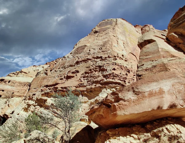 Χρυσή Ψαμμίτη Γεωγραφικούς Σχηματισμούς Ένα Τοπίο Έρημο Λιβάδι Μια Ζεστή — Φωτογραφία Αρχείου