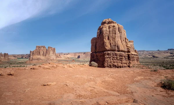 Utah Bulutlu Bir Günde Kumtaşı Oluşumlarıyla Yazın Göz Kamaştıran Arches — Stok fotoğraf