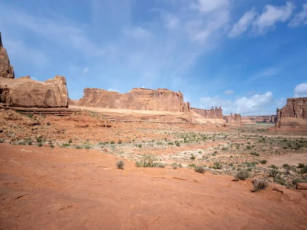 Deslumbrante Arches National Park Verão Com Formações Arenito Dia Parcialmente — Fotografia de Stock