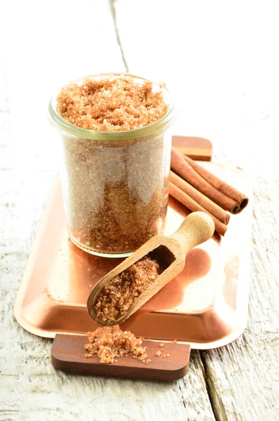 Body scrub - brown sugar with cinnamon. — Stock Photo, Image