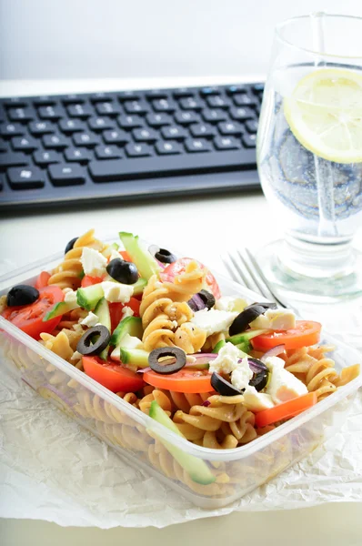 ofis - tabak taze salata sağlıklı snack