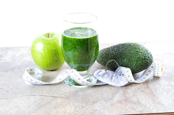 Sağlıklı içecek. Yeşil smoothie. Diyet ve detoks.