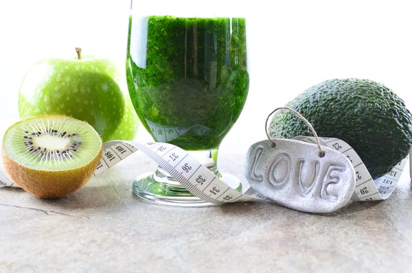 Bebida saludable. Batido verde. Dieta y desintoxicación . — Foto de Stock