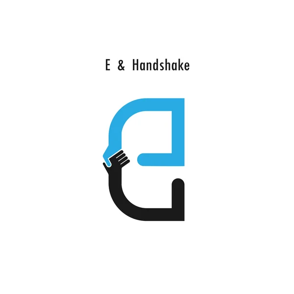Yaratıcı E-mektup simgesi soyut logo tasarım vektör şablonu. Otobüs — Stok Vektör
