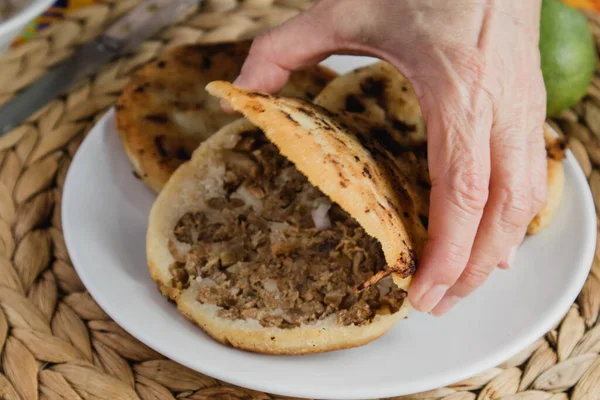 Gordita Chicharron Mexický Tortilla Chléb Vepřovou Kůrkou Vidět Zevnitř Před Royalty Free Stock Obrázky