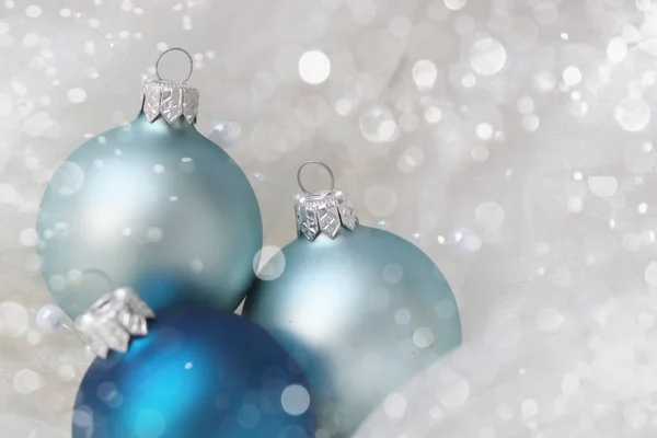 Blå Julbollar Med Bokeh Stockbild