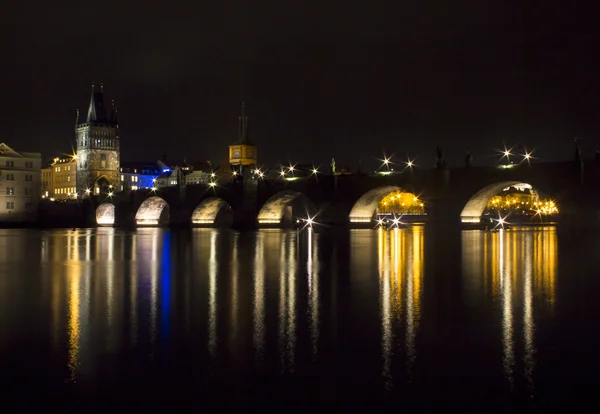 Νύχτα τη γέφυρα του Καρόλου — Φωτογραφία Αρχείου