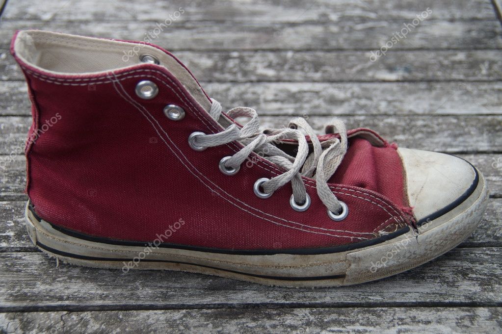 converse red canvas shoes