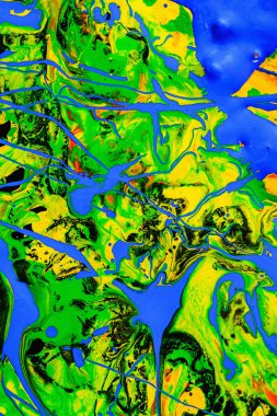 Soyut ifade renkli sıçrama arkaplanı. parlak suluboya arkaplan çizimi. Damlatma tekniği. düşey yönelim