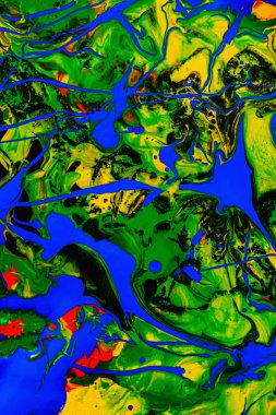 Soyut ifade renkli sıçrama arkaplanı. Renkleri karıştır. parlak suluboya arkaplan çizimi. Damlatma tekniği. Mavi ve siyah ve kırmızı ve sarı ve yeşil ve turuncu. düşey yönelim