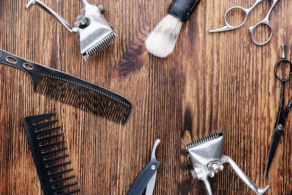 Sur Une Surface Bois Altérée Sont Vieux Outils Barbier Tondeuse — Photo