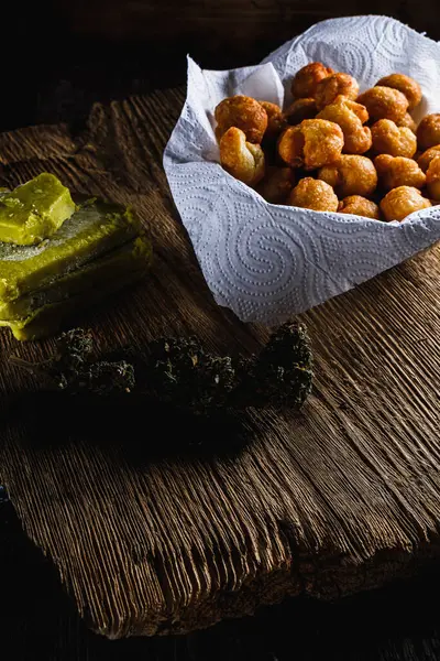 Churros Bolas Donuts Espanhóis Manteiga Cannabis Medicinal Açúcar Farinha Ovo — Fotografia de Stock