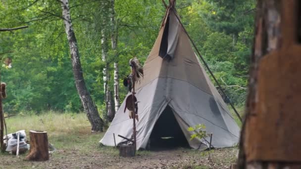 Casa Forestale Degli Indiani Teepee Indiano Wigwam Vita Delle Tribù — Video Stock