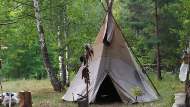 Casa Forestale Degli Indiani Teepee Indiano Wigwam Vita Delle Tribù — Video Stock