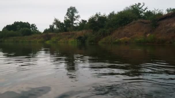 Fluss Sommer Reflexion Der Bäume Wasser Panorama Vom Wasser Aus — Stockvideo