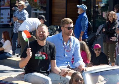 San Francisco, CA - 12 Ekim 2025 İtalyan Mirası Geçit Töreni 'nde Meclis Üyesi Matt Haney.