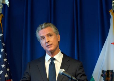 Sacramento, CA - 28 Ekim 2025: Gavin Newsom Basın Kongresi 'nde Trump Yönetimi aleyhinde SNAP gıda yardımlarını yasadışı olarak kestiği için dava açtı.