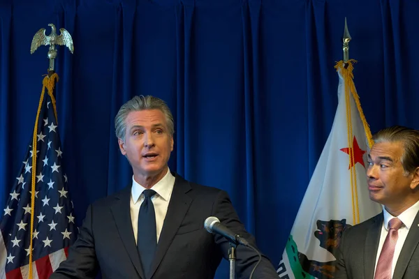 Sacramento, CA - 28 Ekim 2025: Gavin Newsom Basın Kongresi 'nde Trump Yönetimi aleyhinde SNAP gıda yardımlarını yasadışı olarak kestiği için dava açtı.