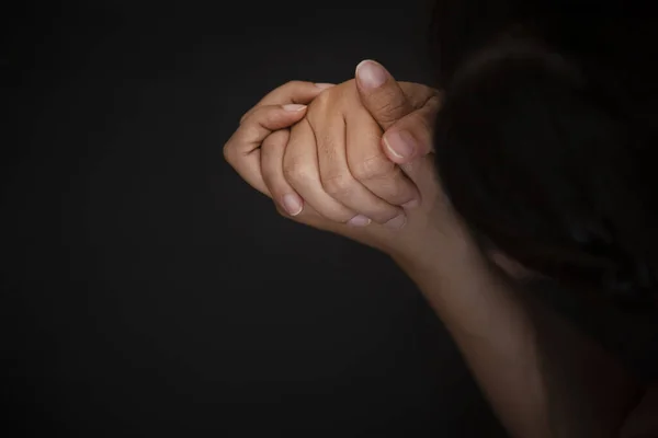 Donna Che Prega Venera Dio Usando Mani Pregare Nelle Credenze — Foto Stock