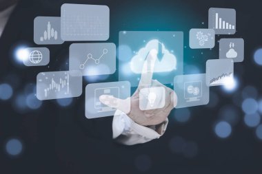 İş adamı Asyalı kadın Büyük Veri Bulutu 'na ve grafik simgeleriyle iş zekasına dokunuyor. Takım başarısı, İnsan Kaynakları, iş başarısı ve takım çalışması kavramı..