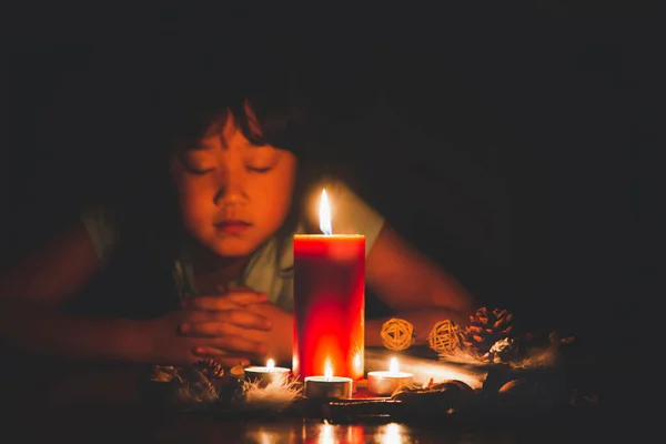 Vrouw Biddend Aanbiddend Tot God Met Handen Biddend Religieuze Overtuigingen — Stockfoto