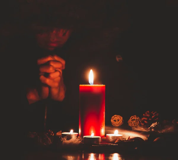 Mulher Orando Adorando Deus Usando Mãos Para Orar Crenças Religiosas — Fotografia de Stock