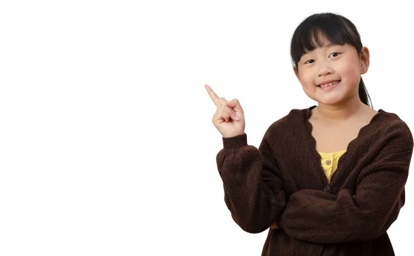 Ευτυχισμένο Ασιατικό Κοριτσάκι Χαμογελώντας Και Διασκέδαση Απομονωμένη Πάνω Στο Λευκό — Φωτογραφία Αρχείου