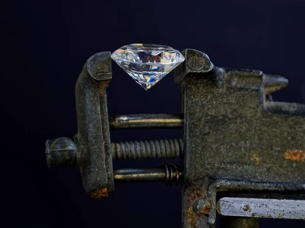 21 Ekim 2020 Mumbai Maharashtra INDIA Asya yakınlarındaki American Dimond veya Cubic Zirconia Kalyan Kapanışı