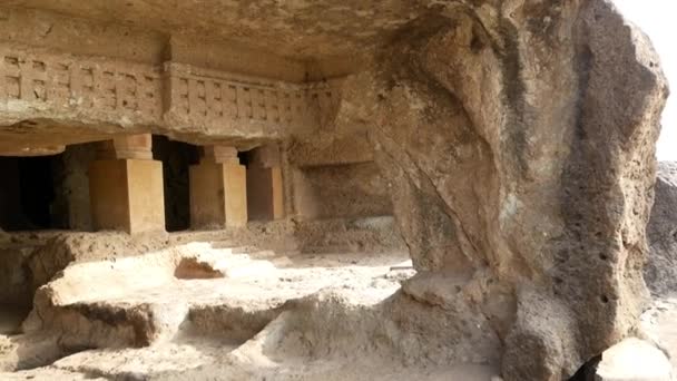 Mahakali grottor, även Kondivite grottor 19 klippta monument byggda mellan 1: a århundradet f.Kr. och 6: e Sunder Nagar, Andheri — Stockvideo