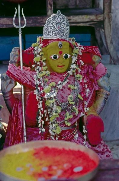 Apr 2012 Vintage Lakshmi Standbeeld Met Lotus Bloemen Beide Handen — Stockfoto