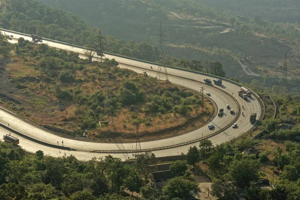 从Khandala Ghat开出的孟买浦那高速公路高速公路是印度马哈拉施特拉邦西部最繁忙的公路之一 — 图库照片