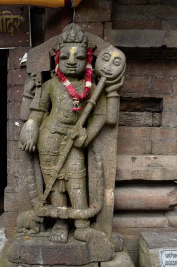 25 Sep 2009 Jageshwar tapınağında Dwarpal Taş Heykeli. Almora Bölgesi, Uttarakhand, Hindistan