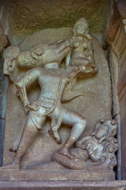 Varaha, Aihole, Karnataka, Hindistan formundaki Hindu tanrısı Vishnu 'nun 7. veya 8. yüzyıl başı heykeli.