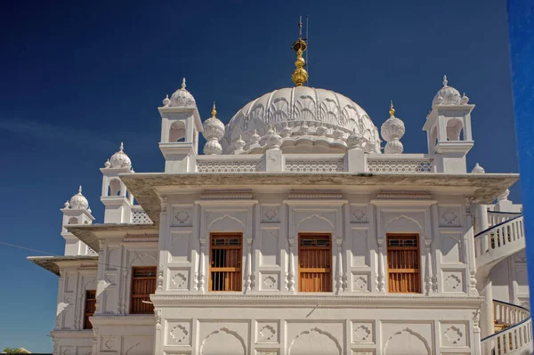 22 Aralık 2010 Gurdwara Nanak Jhira Sahib ilk Sih guru Guru Nanak Bidar Karnataka Indi 'ye ithaf edilmiştir.