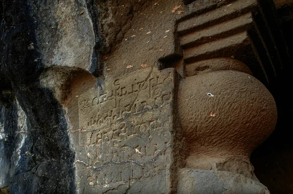 2099 Камінь Різьблений Напис Lenyadri Buddhist Caves Junnar District Pune — стокове фото