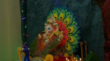 Visarjan Kalyan 'ın evinde yaşamadan önce Mantrapushpanjali Last Aarti