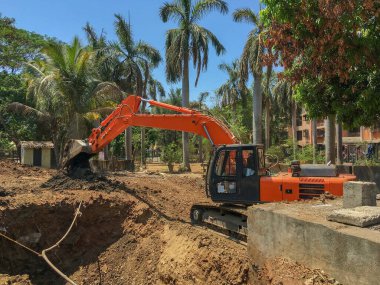 17-Apr-2019-kırmızı tırtıl güdümlü hidrolik kazıcı Lok Gram Kalyan ner mumbai Maharashtra INDIA